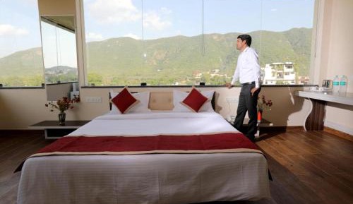 Suite with Mountain View