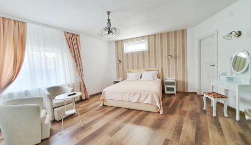 Deluxe Queen Room