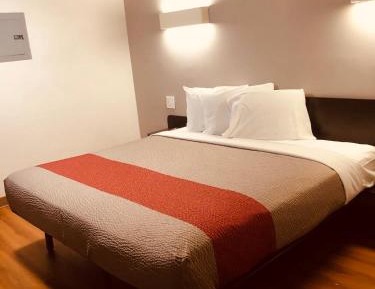 Deluxe King Room - Non-Smoking