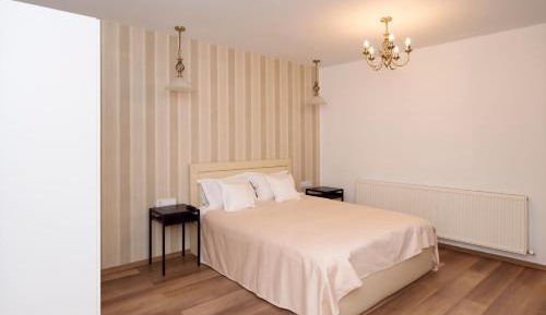 Deluxe Room (2 Adults + 1 Child)