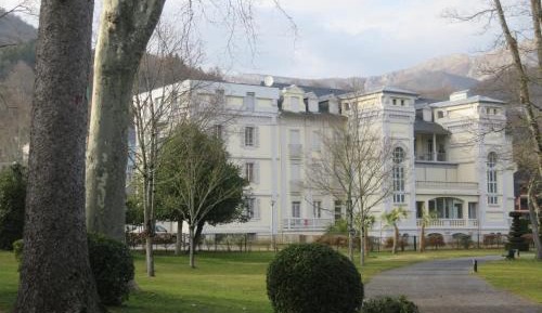 Apartment with Mountain View