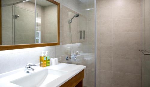 Quadruple Room with Private Bathroom