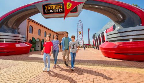 Standard Room with Access to PortAventura Park (2 Adults + 1 Child) + 1 access to Ferrari Land