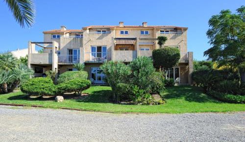 Two-Bedroom Apartment with Sea View (2-5 Adults)