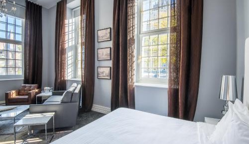 Deluxe King Suite