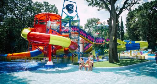One-Bedroom Apartment - Free Aquapark & Beach Access