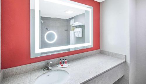 Studio Suite with Two Double Beds - Non-Smoking