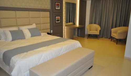 Deluxe King Suite