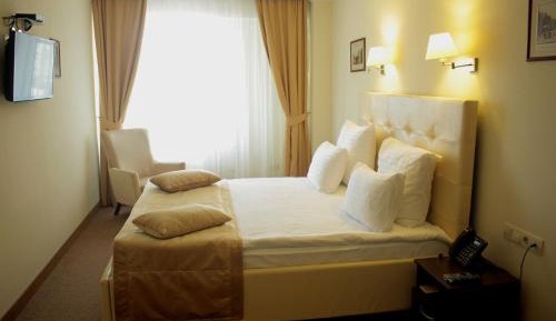 Suite with Kitchenette