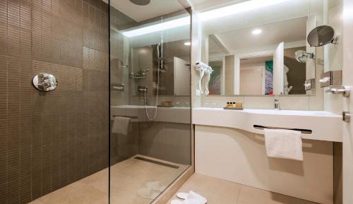 Large One-Bedroom King Suite