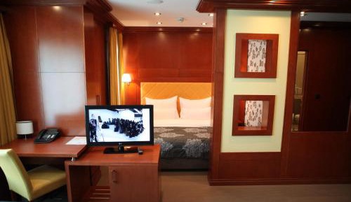 Lux Room