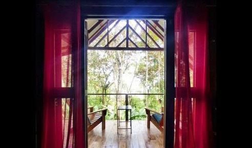 Deluxe Queen Room with Balcony