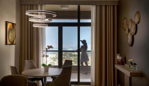 Grand Suite with Sea View with Free Shuttle Beach & Mall Transfer