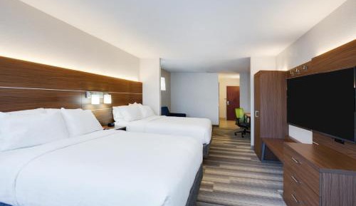 Queen Suite with Two Queen Beds