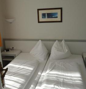 Family Room (2 Adults + 2 Children)