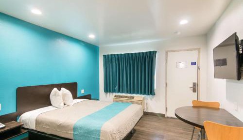 Queen Room - Disability Access - Roll in Shower