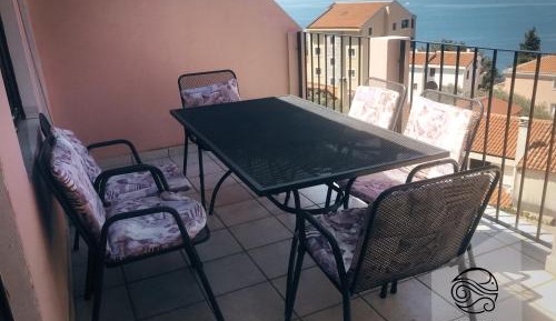 One-Bedroom Apartment with terrace and sea view (4 Adults)