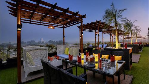 Suite with Taj View (Early check in at 12 noon, subject to availability & 10% discount on F&B)
