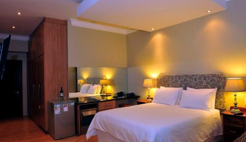Deluxe Queen Suite with Sea View