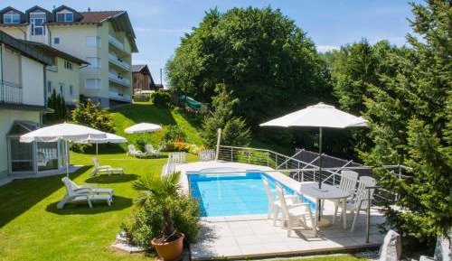 One-Bedroom Apartment with Pool View