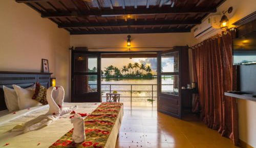 King Room with Balcony