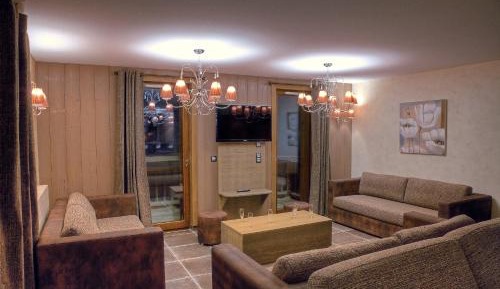 Apartment (10 Adults)