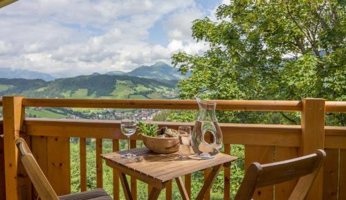 Apartment with Mountain View