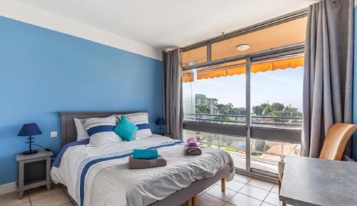 Select One-Bedroom Apartment (6 People)