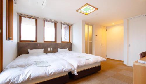 Corner Twin Room