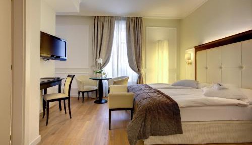 Superior Double Room with Lake View