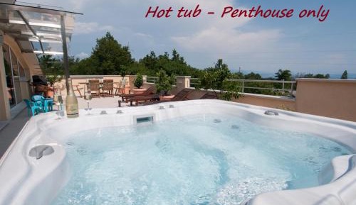 Penthouse Apartment with Jacuzzi