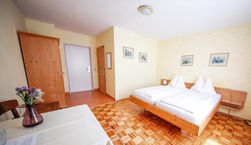 Budget Double Room with Street View