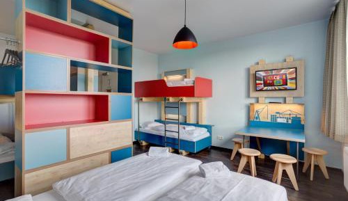 6-Bed Room
