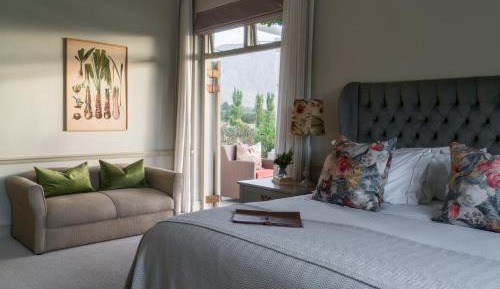 Suite with Mountain View
