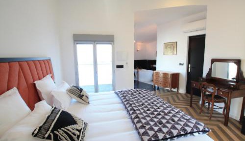 Deluxe Suite with Sea View