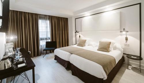 Double or Twin Room (1-2 Adults)