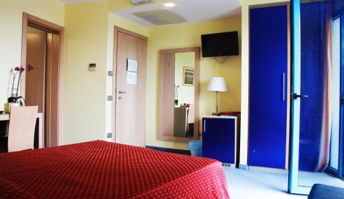 Double or Twin Room with Sea View