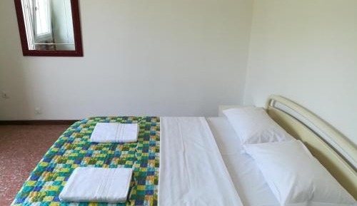 Basic Triple Room with Shared Bathroom