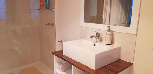 One-Bedroom Cottage - The Retreat