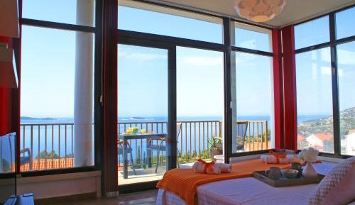 Two-Bedroom Apartment with Sea View and Balcony