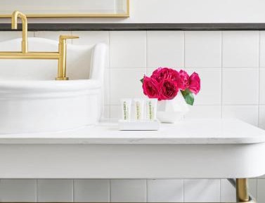 King Room with Roll-In Shower - Mobility Accessible