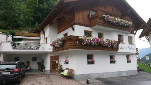One-Bedroom Apartment with Balcony