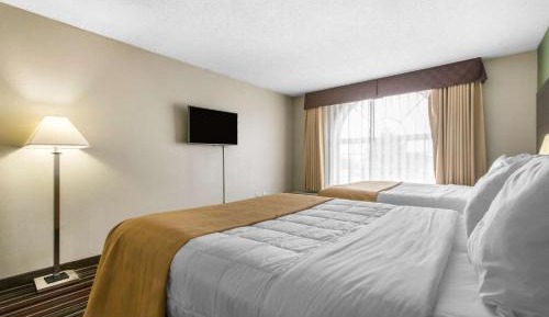 Queen Room with Two Queen Beds - Non-Smoking