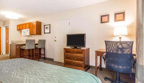 Standard King Room - Non-Smoking 