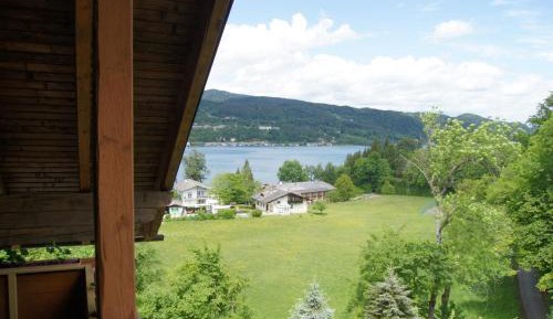 Apartment with Lake View