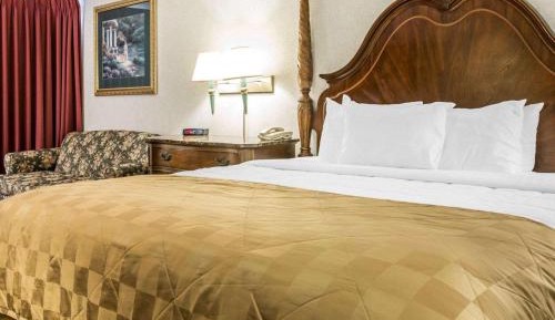 King Suite with Sofa Bed - Lake View