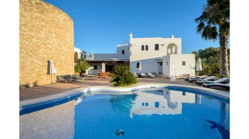 Six-Bedroom Villa 