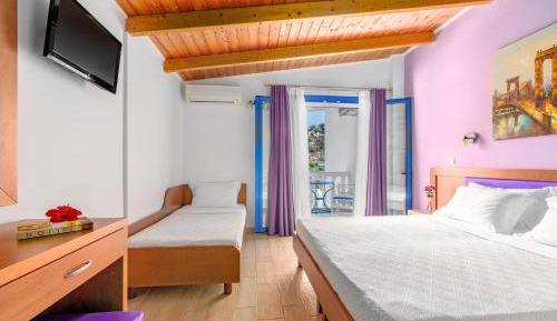 Classic Triple Room with   Partial Sea View