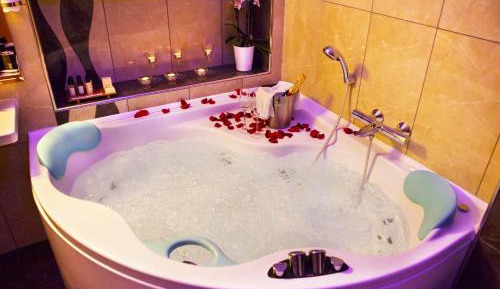 Deluxe Double Room with Jacuzzi 