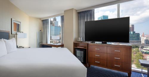 Queen Room with Harbor View